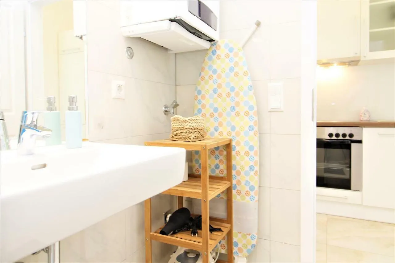 Marine: Newly Renovated 2Nd District Apartment Viena