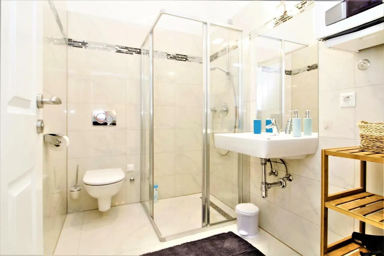 Marine: Newly Renovated 2Nd District Apartment Viena